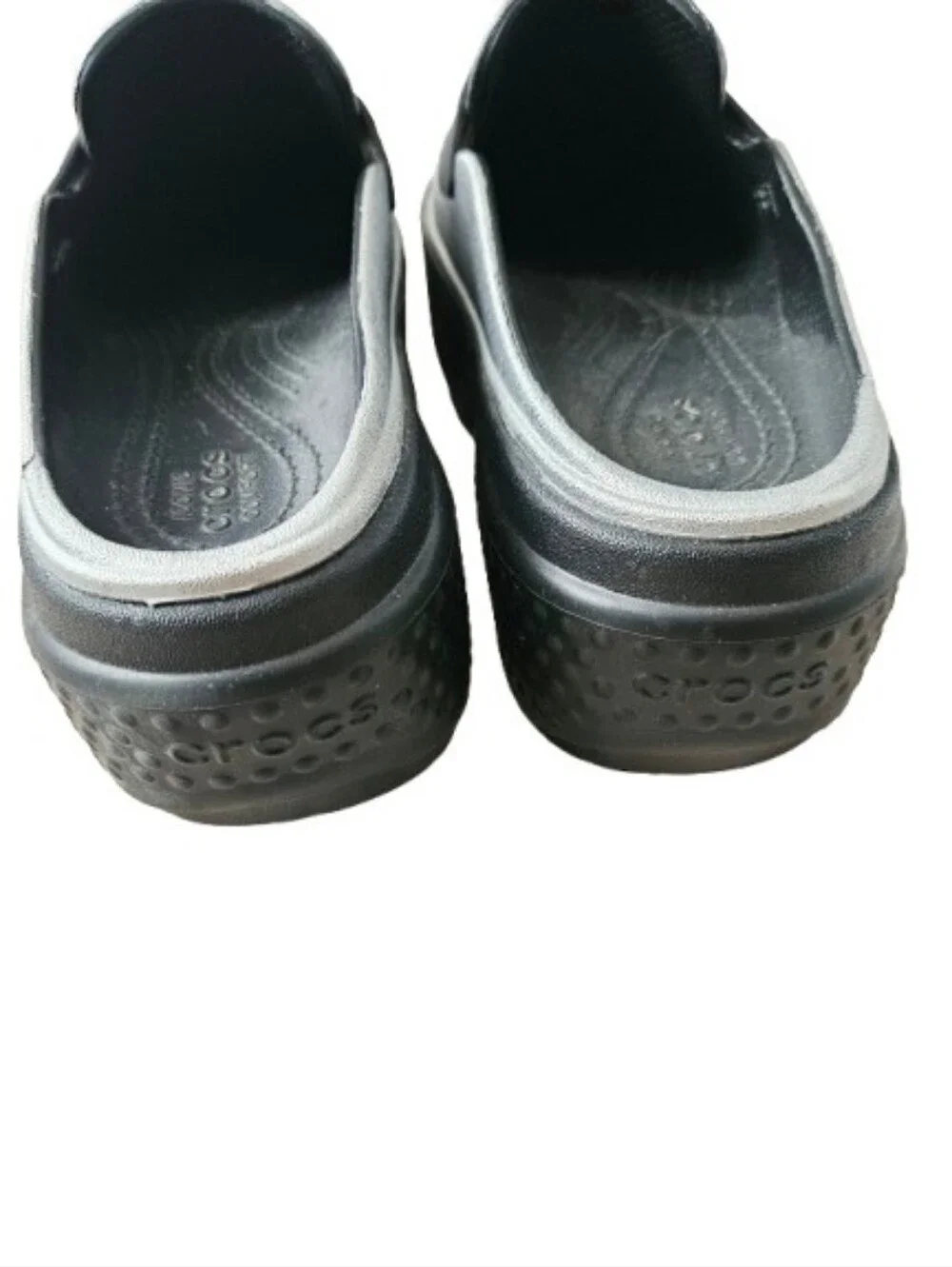 Crocs Stomp Metallic Penny Loafer Mule Clogs Silver / Black Women’s 5